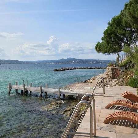 With Breathtaking View On The Front Line In Tropez 圣特罗佩